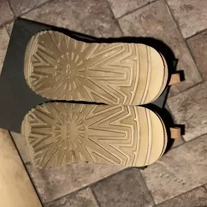uggs size 10 men’s, 11.5 women’s barely worn, very clean original box. UGG | Shoes | Uggs Size Mens 115 Womens Barely Worn Very  main image 2